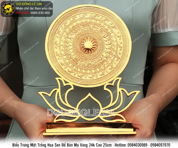 Biểu Trưng Mặt Trống Hoa Sen để bàn mạ vàng 24k cao 25cm