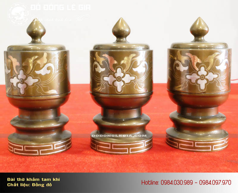 Đài thờ bằng đồng khảm tam khí