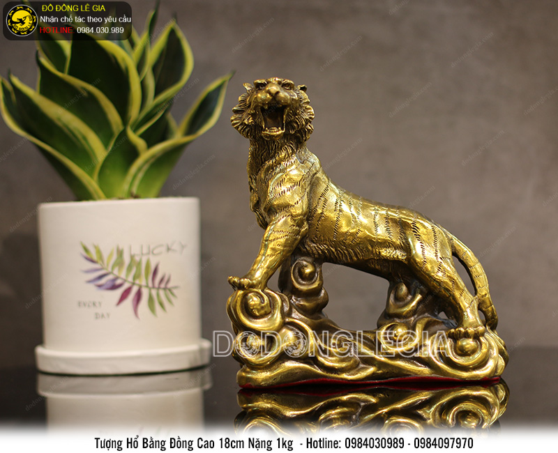 Tượng hổ đứng cưỡi mây bằng đồng cao 18cm