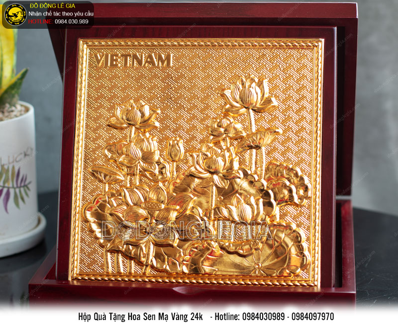 Hộp Quà Tặng Hoa Sen mạ vàng 23x23cm