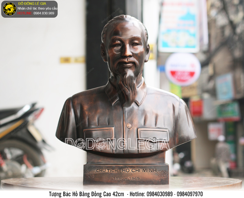 Tượng Bác Hồ bằng đồng hạ màu xi cao 42cm 