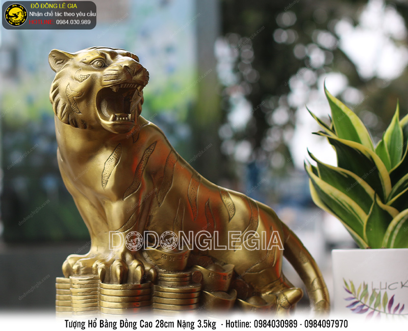 Tượng hổ đứng núi vàng bằng đồng cao 28cm